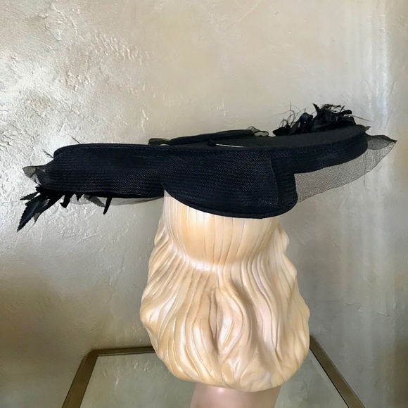 EXTRAVAGANT 1940s LARGE PANCAKE BLACK FELT HAT WITH CRIN, SATIN & FEATHER TRIM main image 15